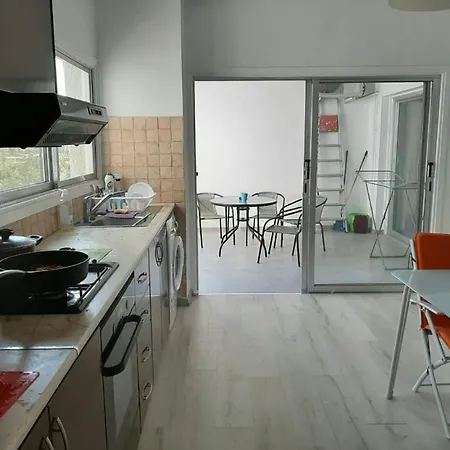 Privatunterkunft In Molos Flat