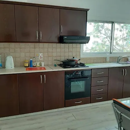 In Molos Flat 레메소스
